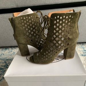 Steve Madden Denay Olive Suede Ankle Lace Up Booti